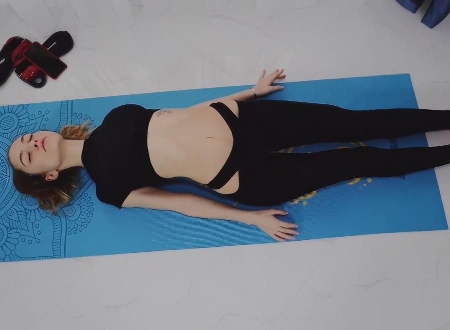 SolaZola - Yoga Ended With A Cumshot On The Stomach FullHD 1080p