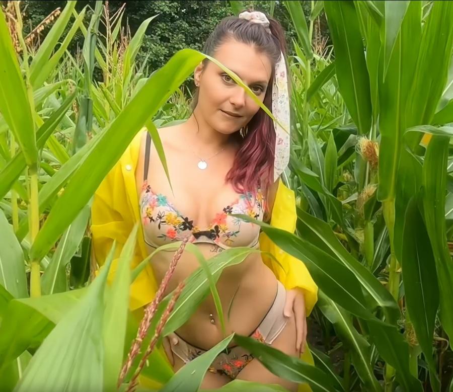 Lia Spicy - The Cornfield Fuck FullHD 1080p