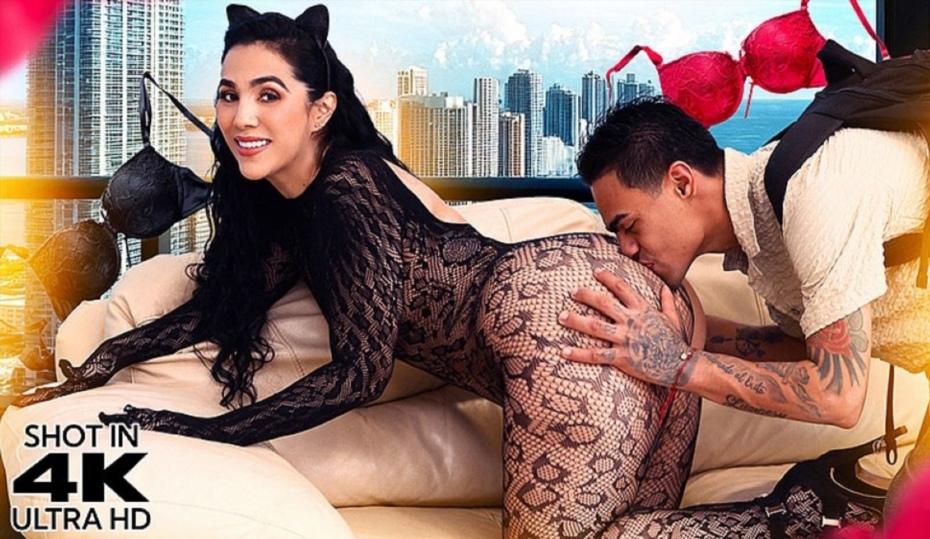 Sarah Black - Lingerie-Clad Stepmom FullHD 1080p