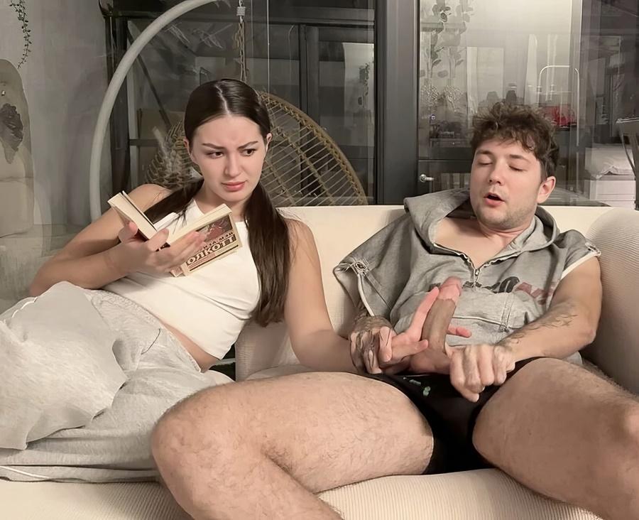 Sugary Kitty - Stepbrother Start Jerk Off Close To Stepsis But She Got Horny To Do Blowjob UltraHD/4K 2160p