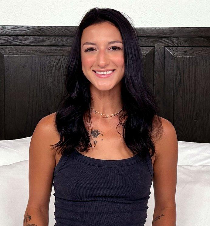 Ricki Rose - Cute Size Queen Meets Her Challenge FullHD 1080p