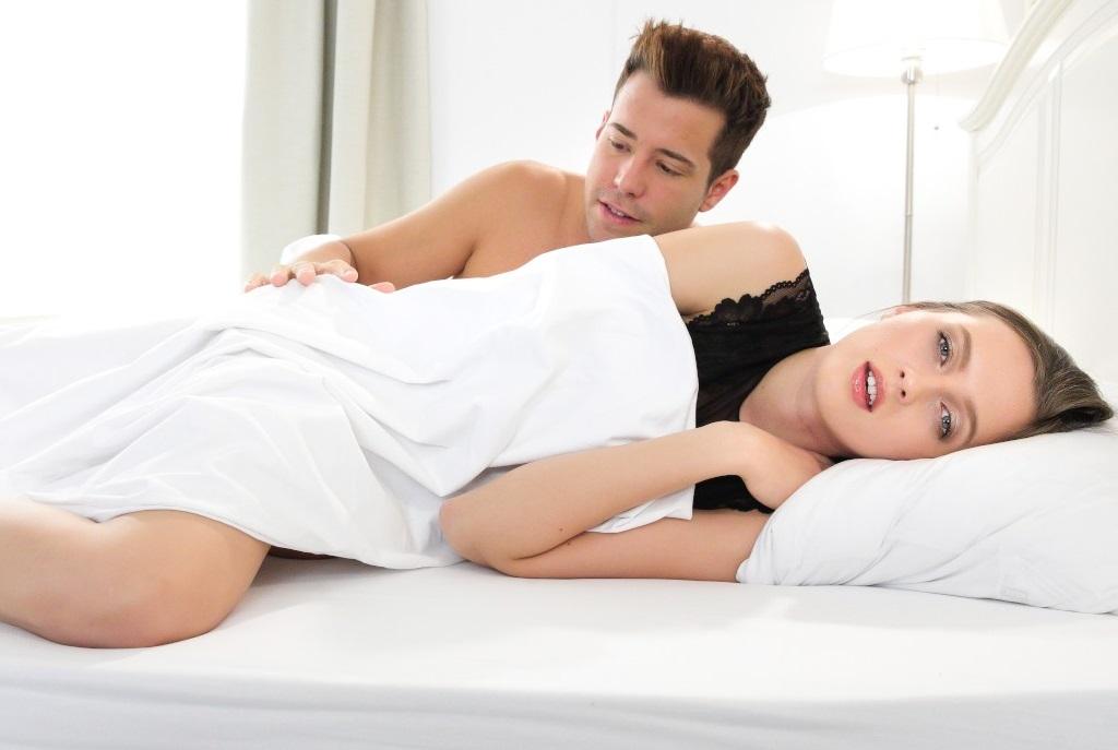 Stacy Cruz - Horny babe masturbates in the morning 1080p