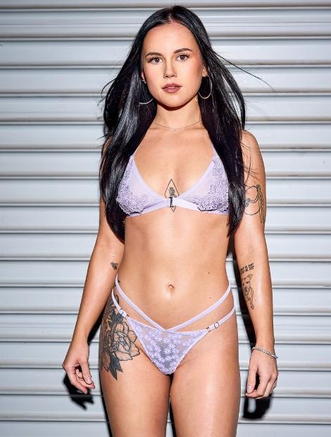 Iris Leon - Anal-Obsessed Bombshell Gapes Wide Open 4k 2160p/FullHD 1080p/HD 720p