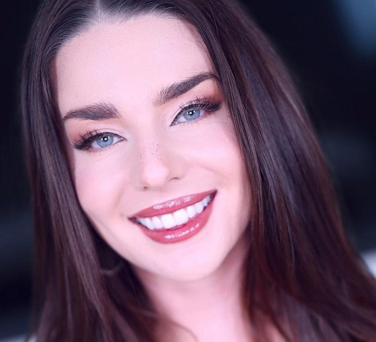 Maddie Wren - Sweet Nurse Maddie Wren Meets the Amateur Allure Couch FullHD 1080p