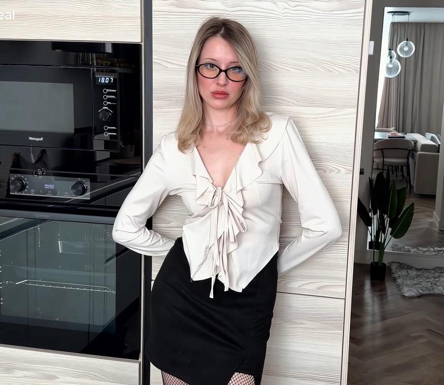 Mila Lioness - Will You Go Without Lunch Or Will You Taste My Pineapple Cum What Will You Choose FullHD 1080p