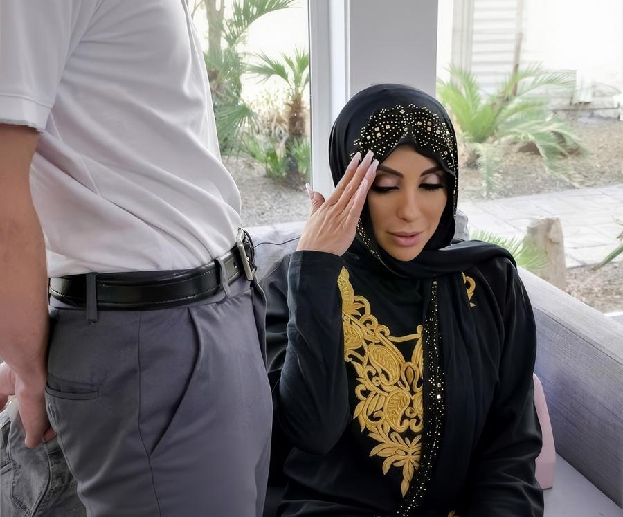 Kylie Kingston - Underneath FullHD 1080p