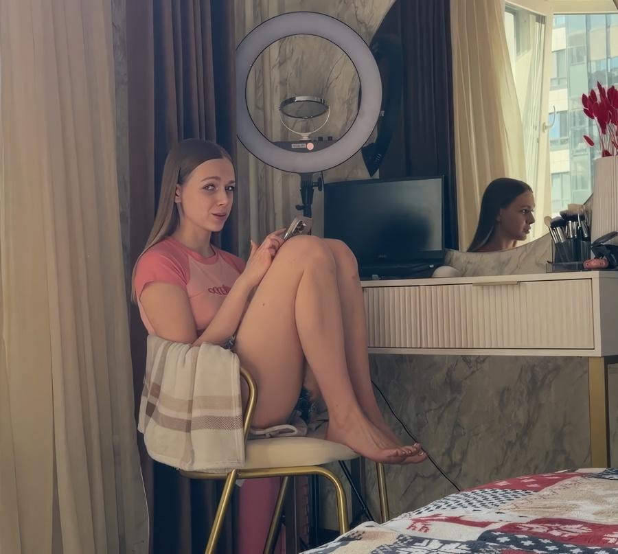 Arisha Mills - My Stepsister Turned Out To Be An Webcam Whore Sex For Money! FullHD 1080p