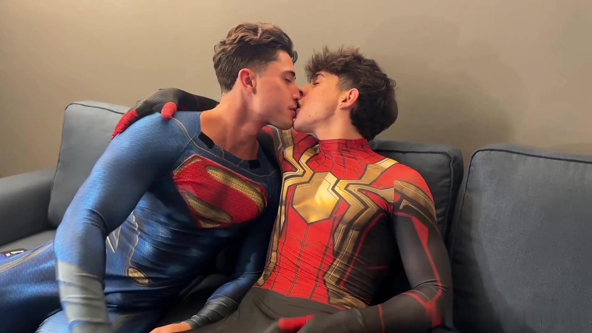 MenXtube - Spiderman vs Superman - Samuele Cunto Sexysamu and Ivan Il Terribile - FullHD/1080p