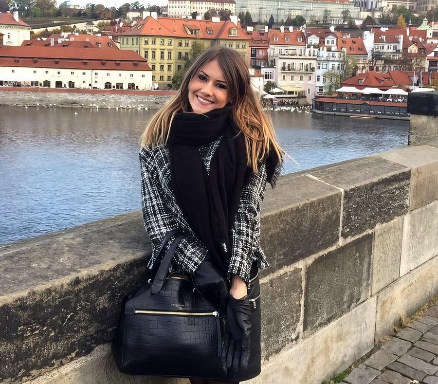 Mina Sauvage - Hard - Prague Discovery With 4 Men FullHD 1080p