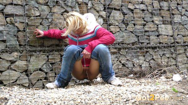 A shy pisser in teen jeans (1080p)