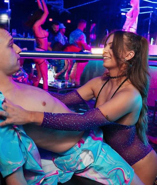 Jojo Austin, Gia Vendetti, Elana Bunnz - Strip Club Temptations FullHD 1080p/HD 720p