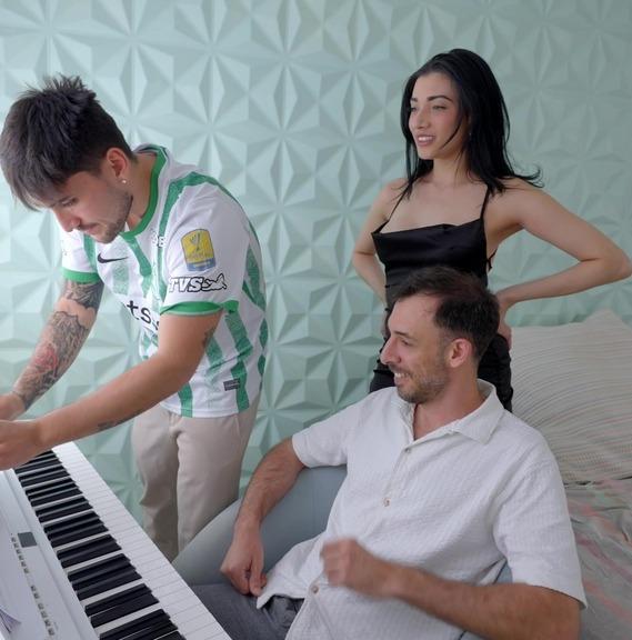 Emily Pink - Colombian Hottie Watches Her Two Friends Play Piano Then Sucks Their Big Cocks & Gets Double Penetrated FullHD 1080p/HD 720p