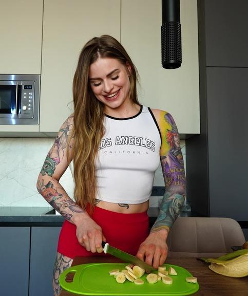 Alice De Liora - I Went From Sweet Fruit Girl To Cock Hungry Whore In 30 Seconds – Rough Fuck + Facial! FullHD 1080p/HD 720p