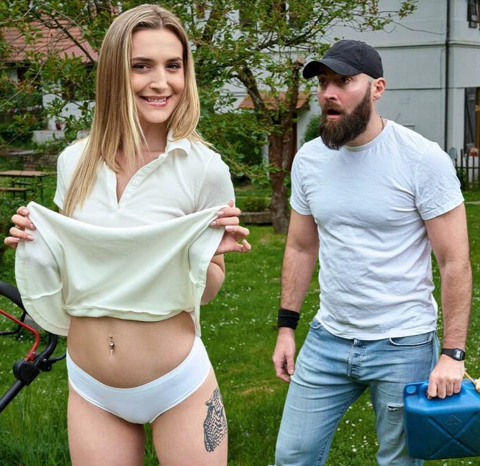 Victoria Benz - Backyard Cunt Service FullHD 1080p
