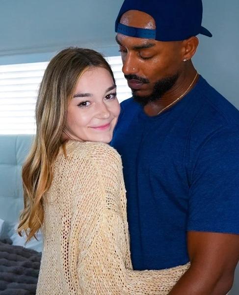 Della Cate - Hotwife Public Pickup FullHD 1080p