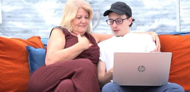 Cassandra - Cassandra Seduces The IT Guy For A Steep Discount FullHD 1080p