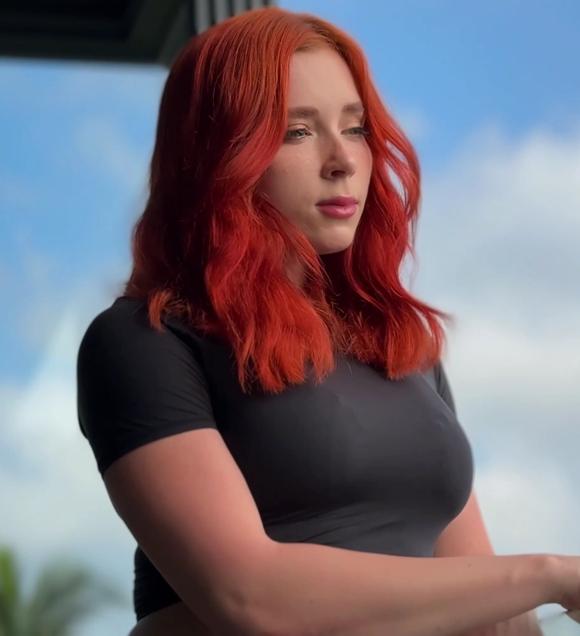 Sweetie Fox - Redhead Footjob After Foot Massage, Fucks & Gets Cum On Feet 4K 2160p