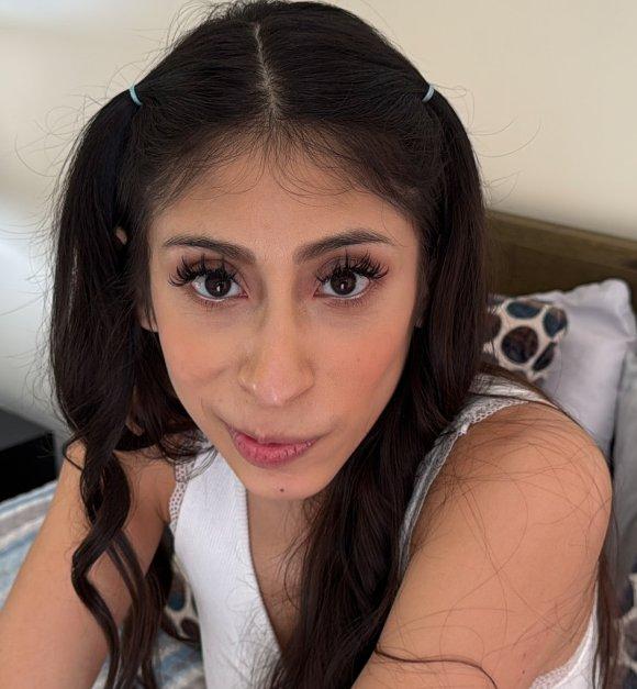 Sona Bella - Sona Bella Seduces Stepdad FullHD 1080p