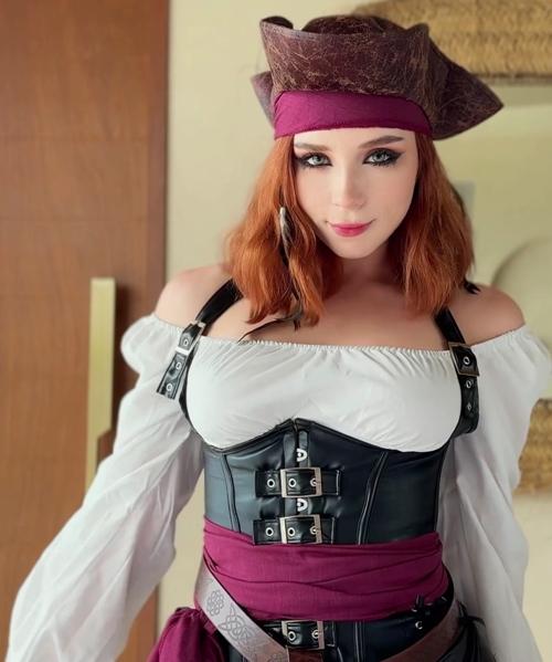 Sweetie Fox - The True Treasure Was Under Captain Panties 4K 2160p