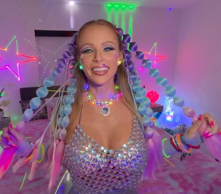 Danielle Renae - Pussy Encore And Glitter Cream That's Danielle's Festival Peak! 4K 2160p