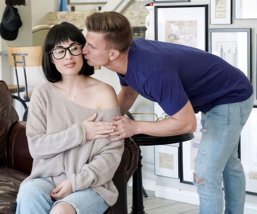 Olive Glass - Stepmom's Creampie Caper HD 720p