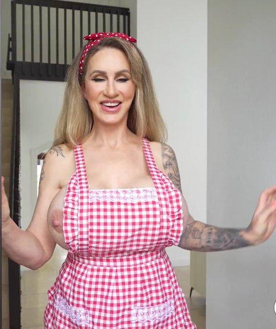 Ryan Conner - My Best Friends Stepmom Gave Me Warm Apple Pie FullHD 1080p