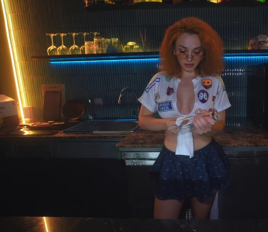 Maya Lis - Busty Redhead Bartender Closed The Bar Just For Me FullHD 1080p