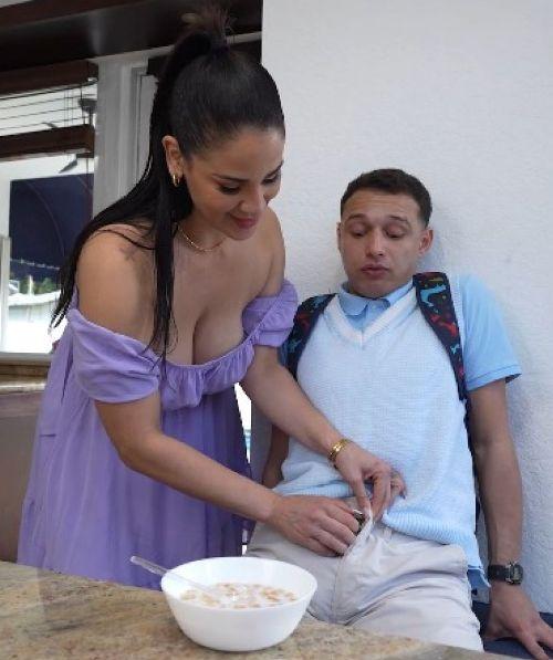 Miss Raquel - My Stepmom Miss Raquel Used My Morning Wood FullHD 1080p