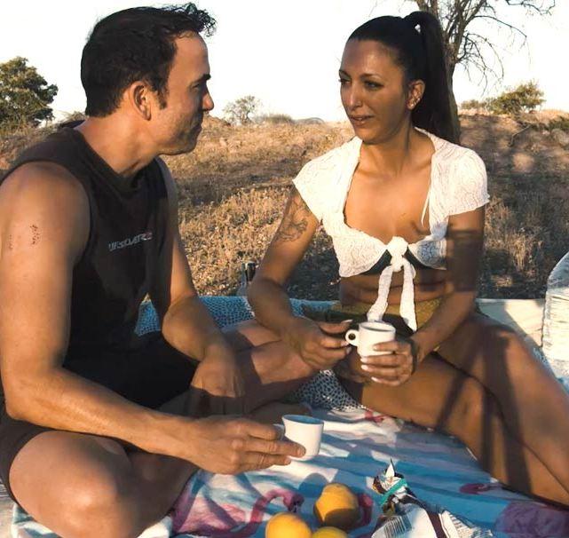 Diosa Xaxa - MILF Morena Follada Al Aire Libre, Amateur outdoor heat, tattoos and that big ass still on the blanket FullHD 1080p