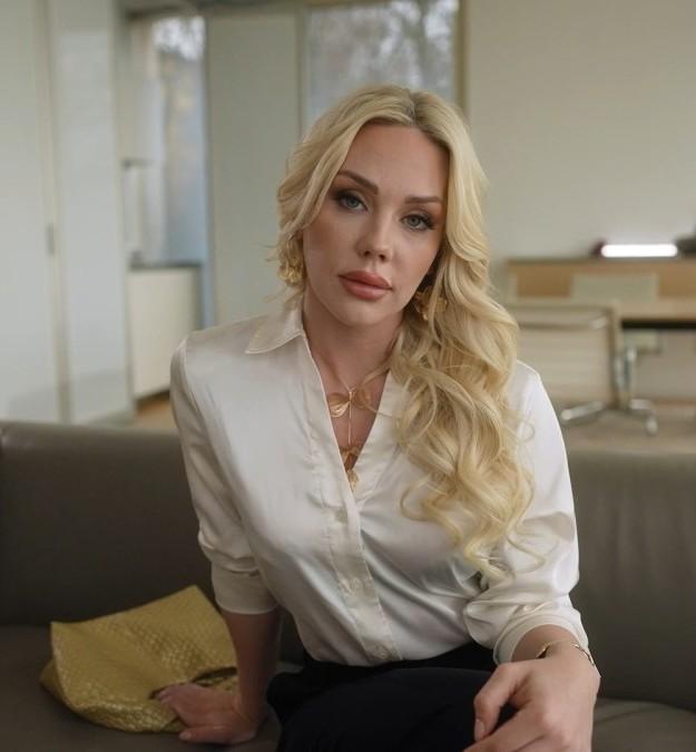 Angie Lynx - Anal Office Meeting FullHD 1080p
