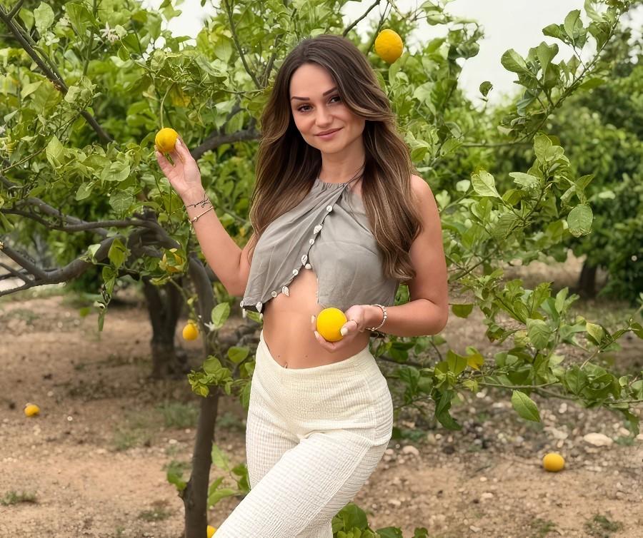 Mona Mystery - Teen Girl Fucked By The Lemon Farmer FullHD 1080p